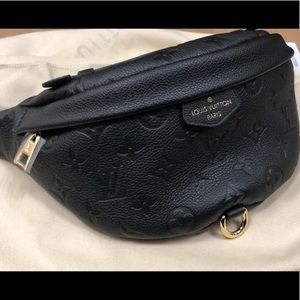 💝SOLD💝Authentic Louis Vuitton Bumbag